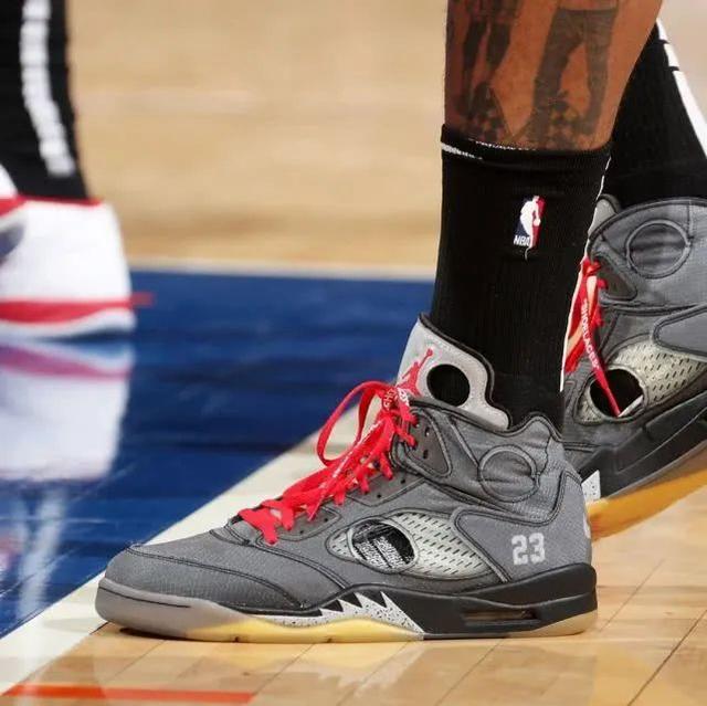 津媒：李嗣镕又帅又能打，首秀4分钟进球排名津门虎队史第一（津媒：李嗣镕颜值实力兼具，首秀4分钟破门位列津门虎队史第一）