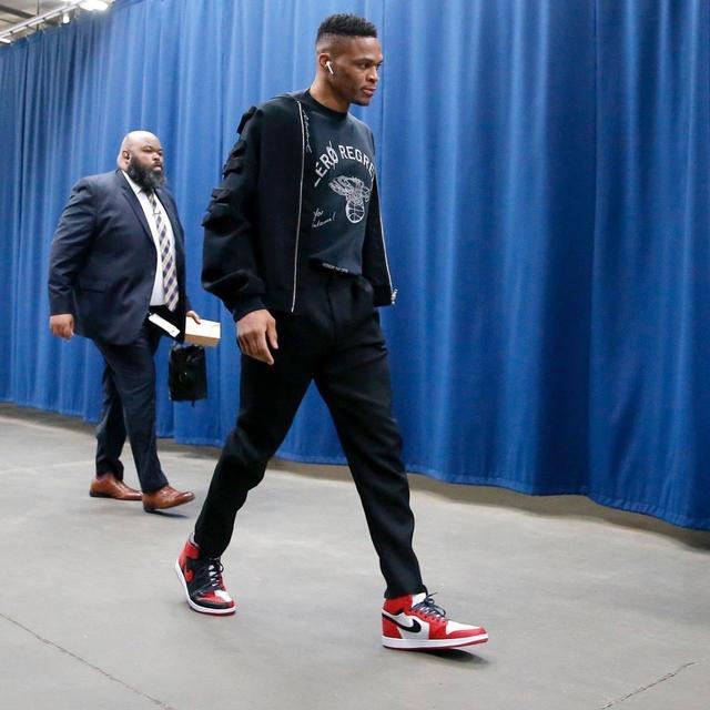 保罗被快船分手前的神秘暗示曝光，首席助教直言“这里没有余地”（快船与保罗分手前疑现神秘信号，首席助教直言：这里没有空间）