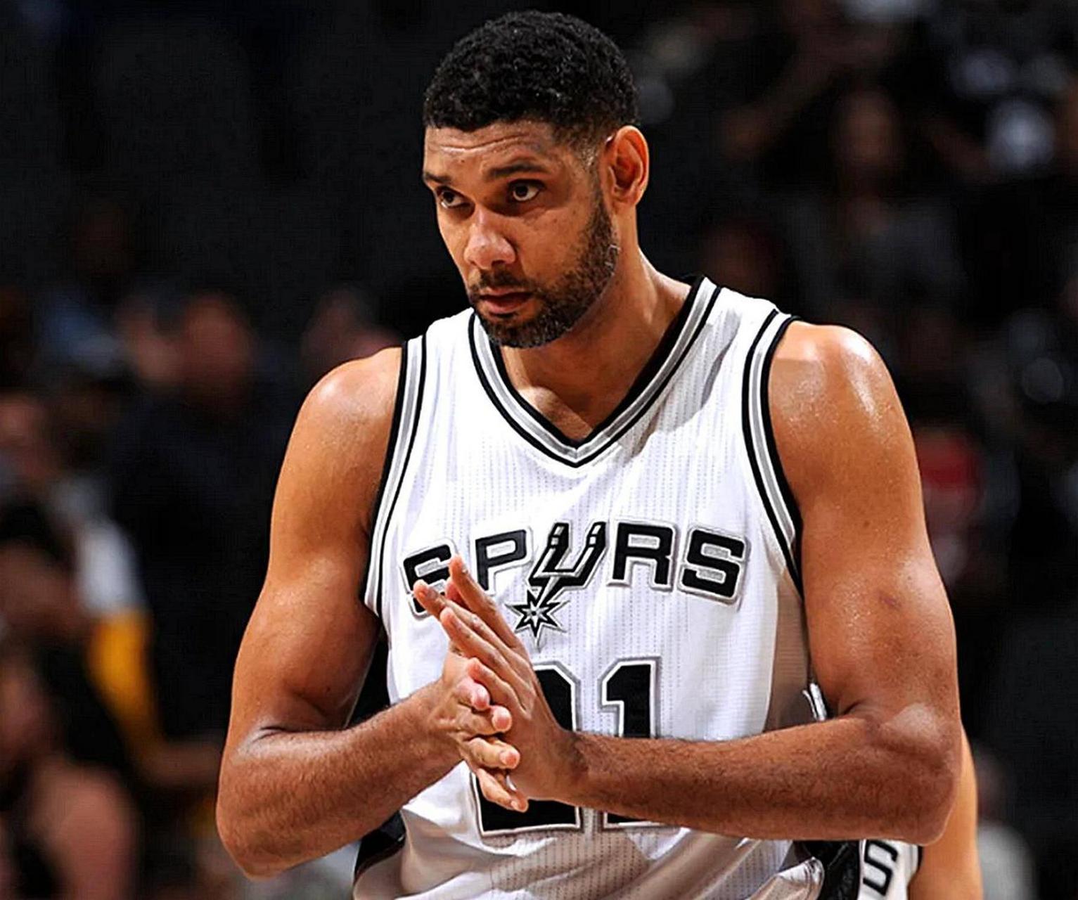 39岁仍然无所畏惧：诺伊尔的拜仁传奇继续（39岁依旧无畏，诺伊尔续写拜仁传奇）