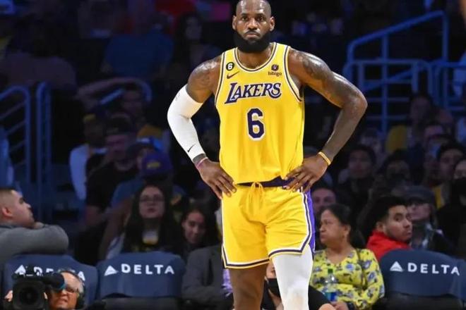 湖人东契奇组合净效率+13.5，詹姆斯替换后跌至-13.1（湖人搭东契奇组合净效+13.5，换成詹姆斯后降至-13.1）