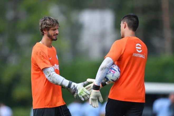 大四喜：姆巴佩vs奥林匹亚科斯个人集锦（姆巴佩四球秀：对阵奥林匹亚科斯个人高光集锦）