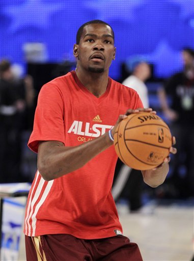 NBA湖人主场大胜快船（湖人在主场大比分击败快船）