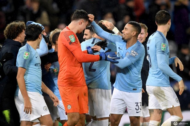 圆梦，在山顶解说解放者杯的男孩获邀与专业解说一起解说秘鲁甲（山巅解说走红后，解放者杯男孩受邀与专业解说同台解说秘鲁甲）